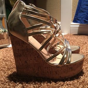 Corkscrew wedges metallic gold